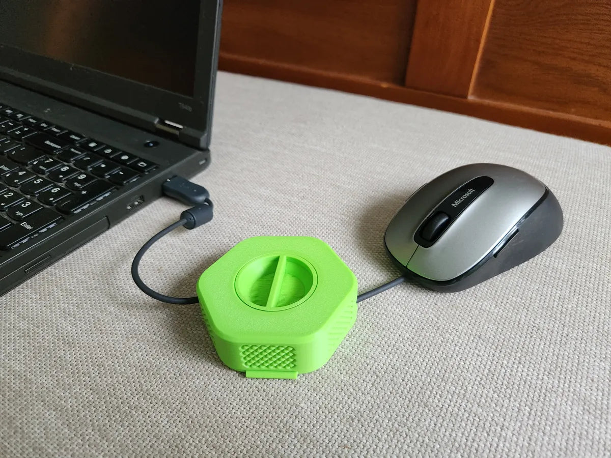 Cable winder with cable wound