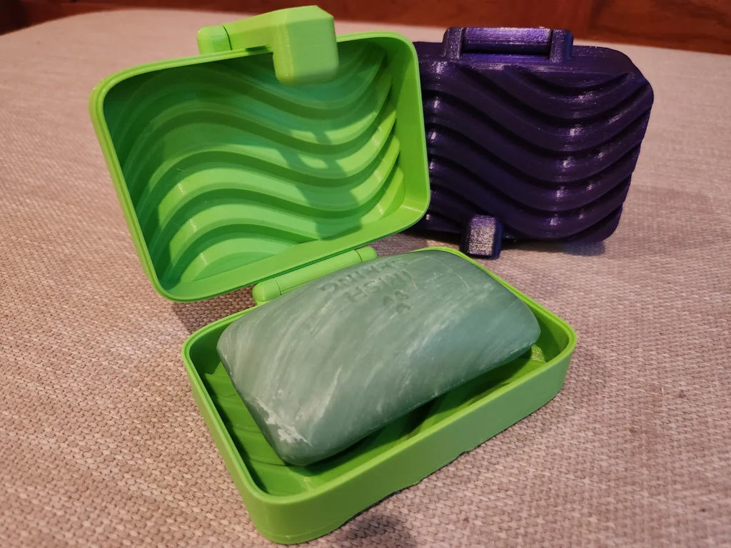 Travel soap box latch