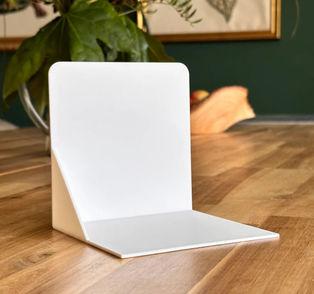 Minimalist bookend