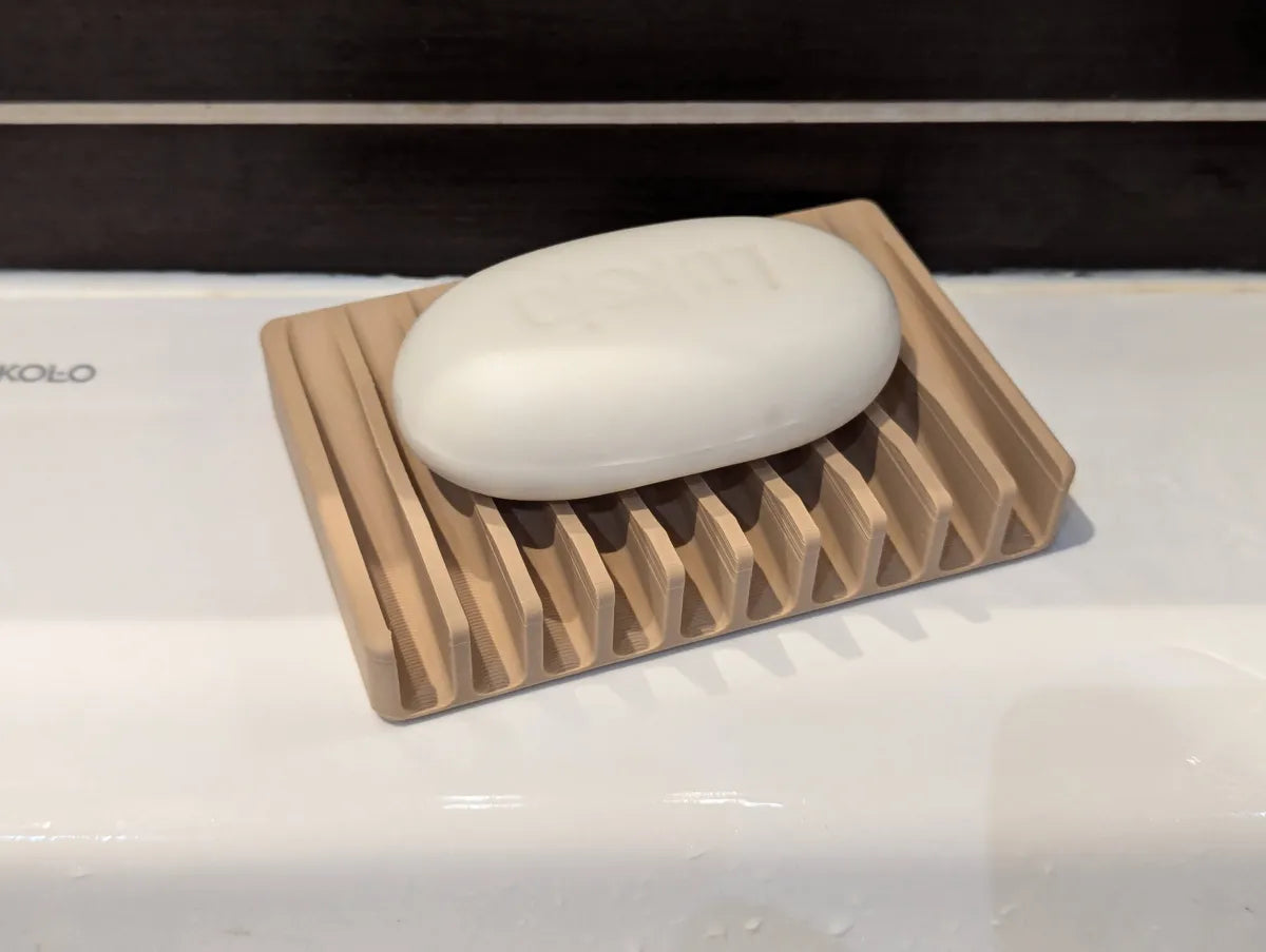Self-draining soap dish