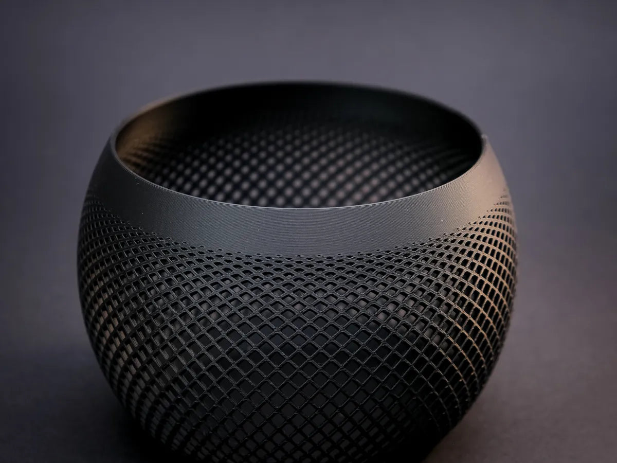 Mesh bowl with fruit