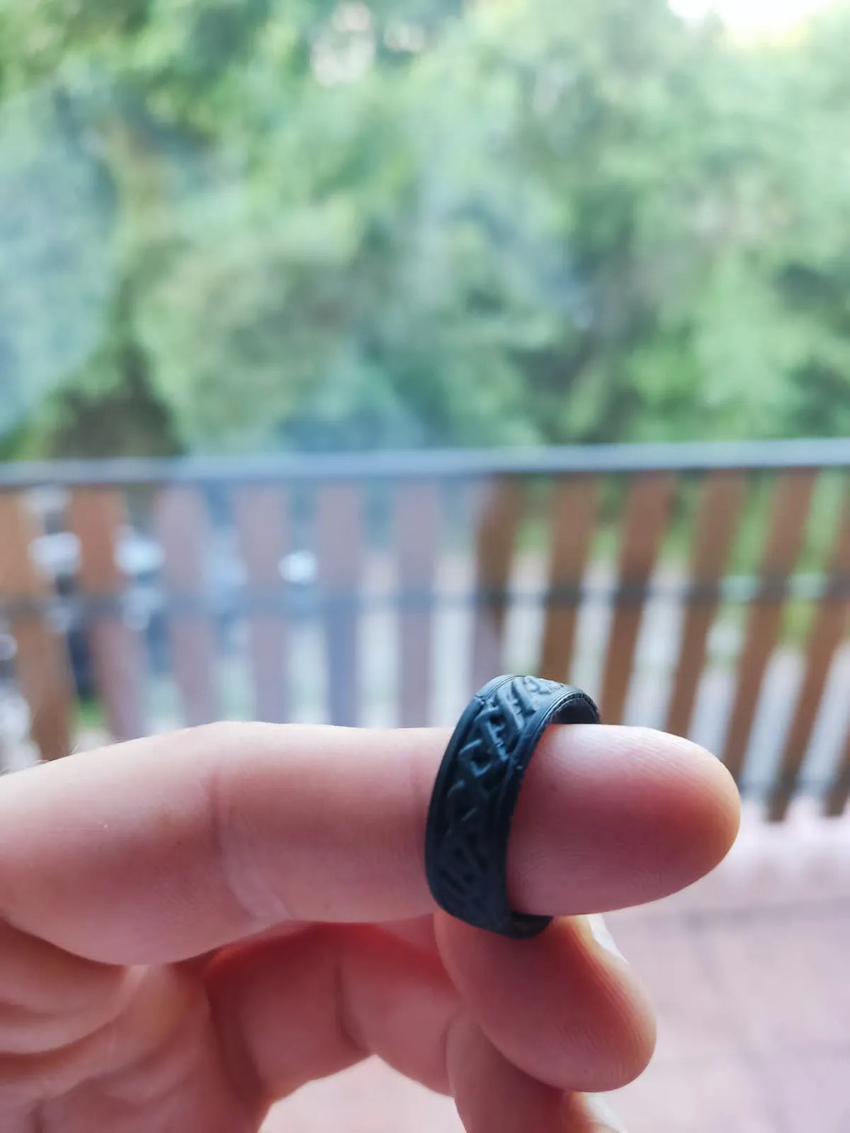 Pattern ring worn
